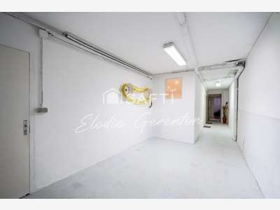 Local commercial 87m² à louer à Prades