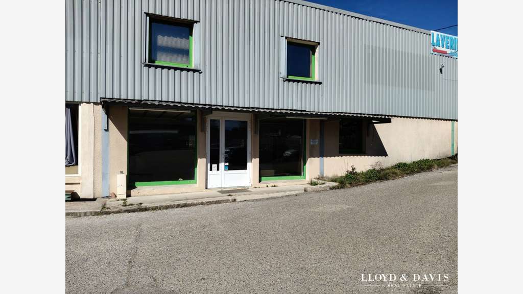 Loue local sur 2 niveaux 250m² zone du lac Privas