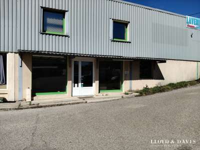 Loue local sur 2 niveaux 250m² zone du lac Privas