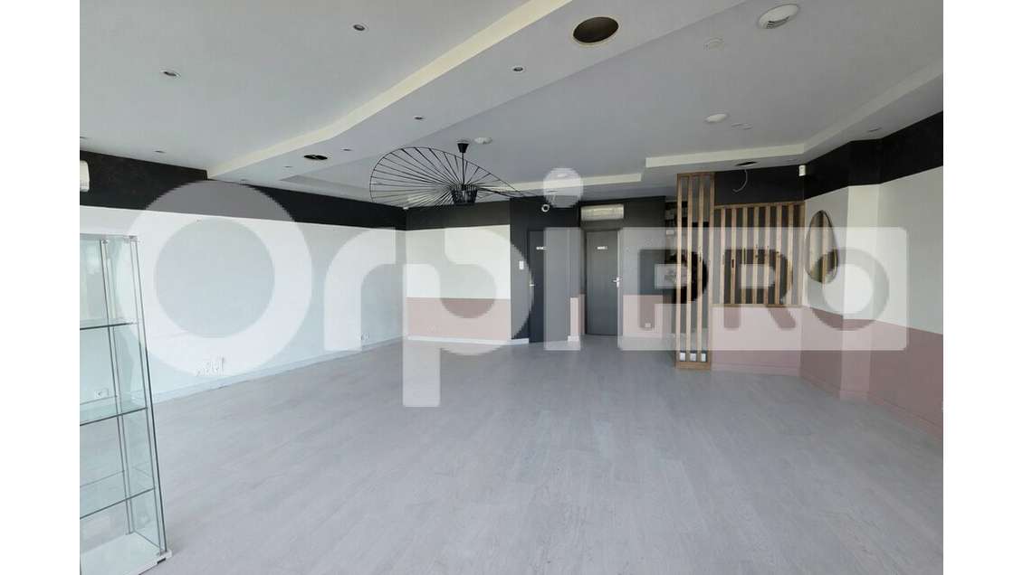 Loue local de 54m² en parc commercial La Rochelle