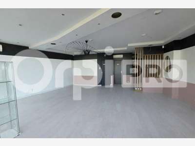 Loue local de 54m² en parc commercial La Rochelle