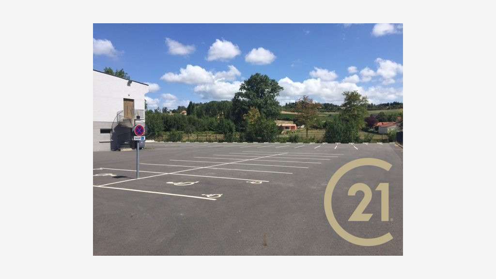 A louer local de 700m² avec parking za Puygouzon