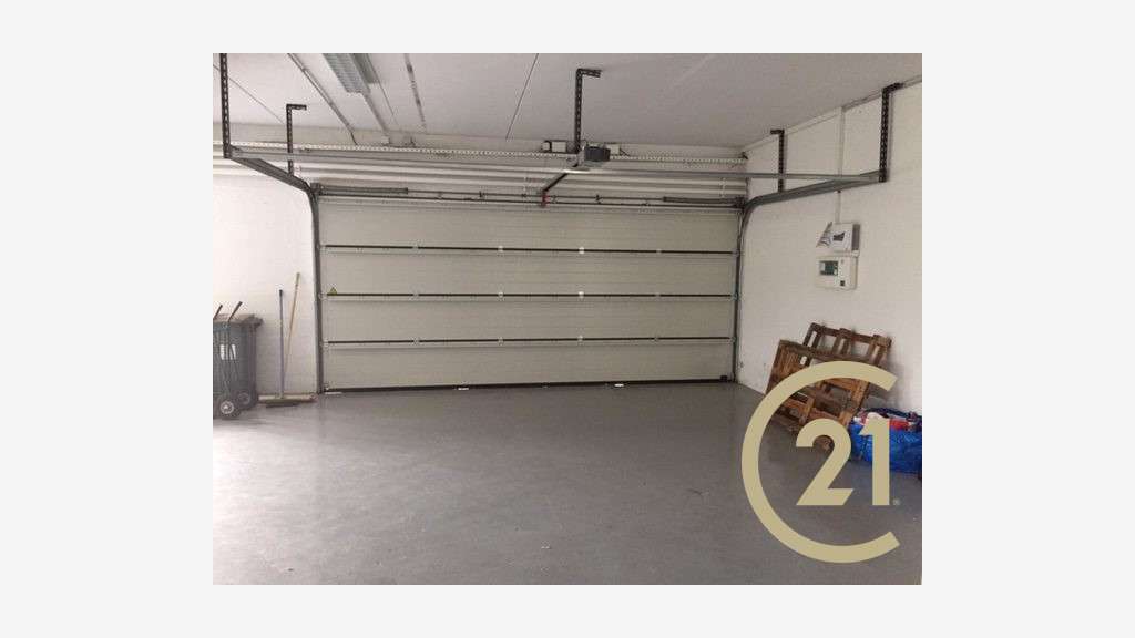 A louer local de 700m² avec parking za Puygouzon