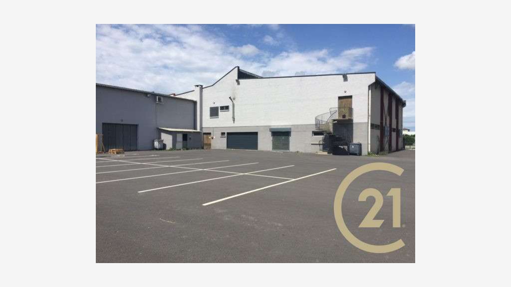 A louer local de 700m² avec parking za Puygouzon