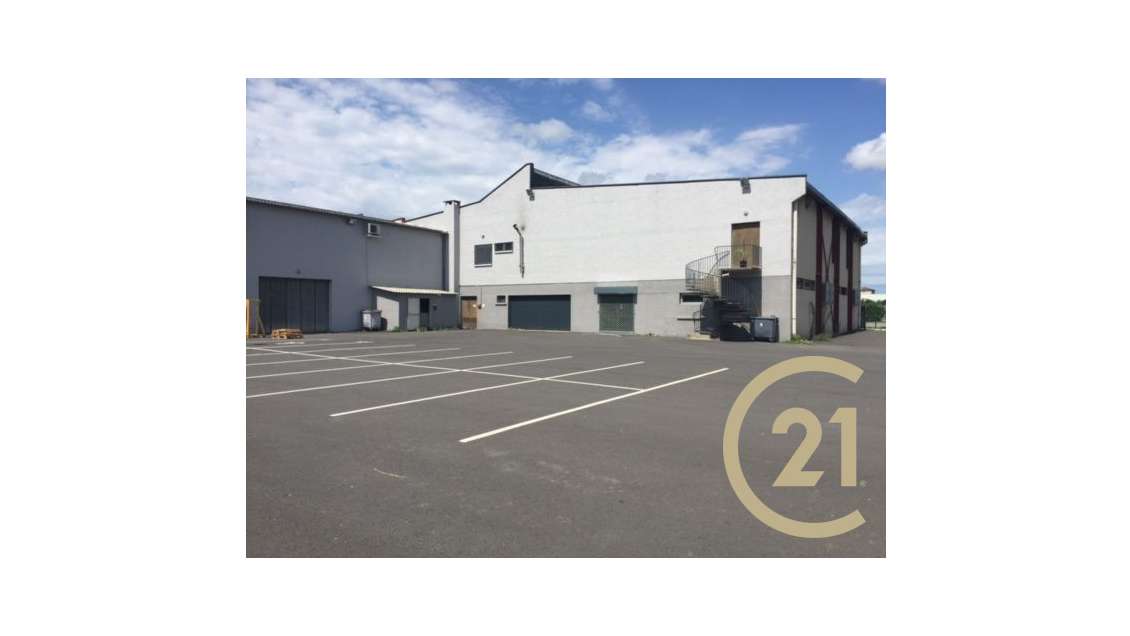 A louer local de 700m² avec parking za Puygouzon