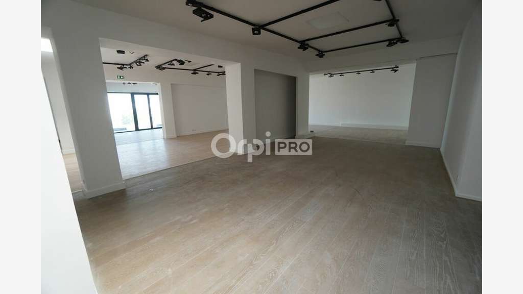 Location local commercial 341m² centre Quetigny