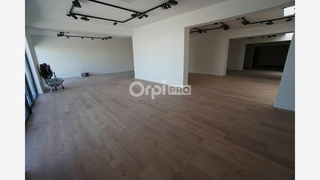 Location local commercial 341m² centre Quetigny