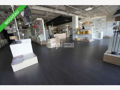 A louer local commercial de 610m² secteur Quetigny