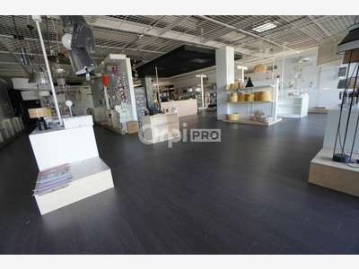 A louer local commercial de 610m² secteur Quetigny