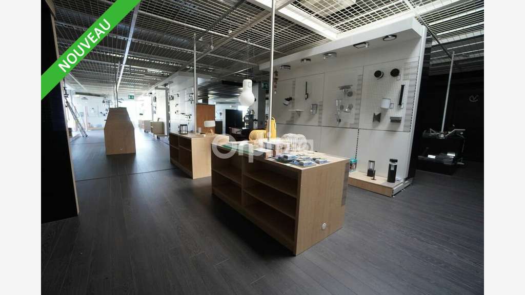 A louer local commercial de 610m² secteur Quetigny