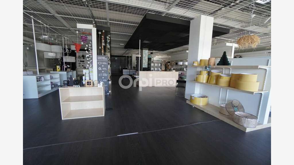 A louer local commercial de 610m² secteur Quetigny