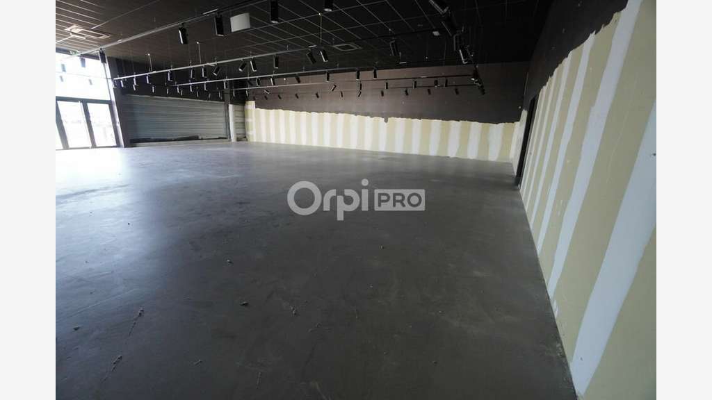 A louer local commercial de 300m² secteur Quetigny