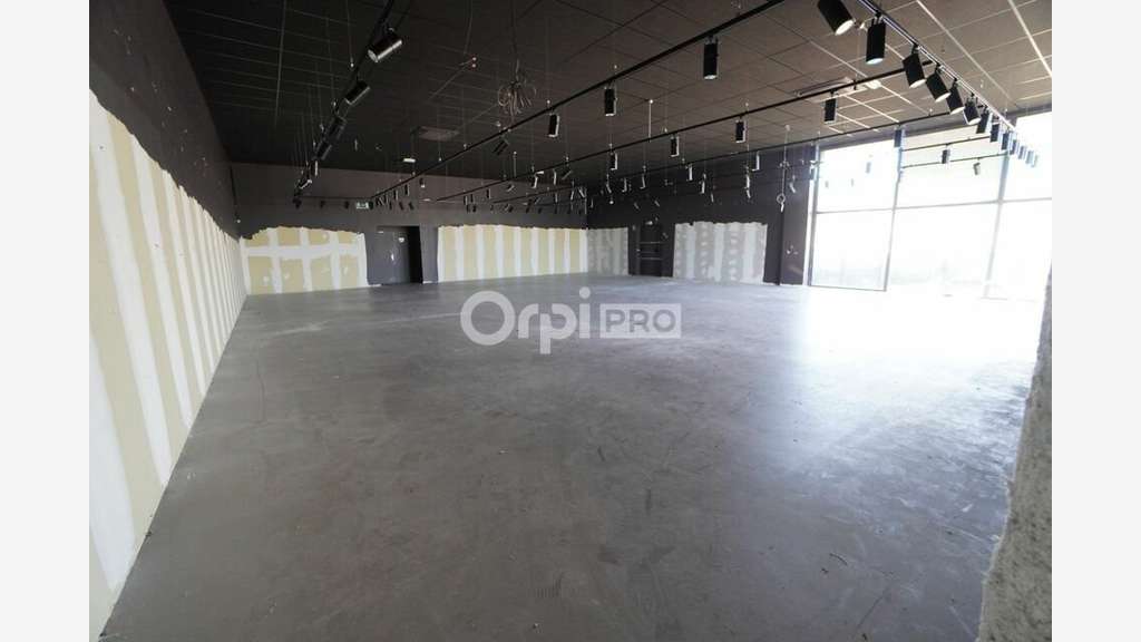 A louer local commercial de 300m² secteur Quetigny