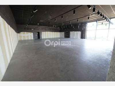 A louer local commercial de 300m² secteur Quetigny