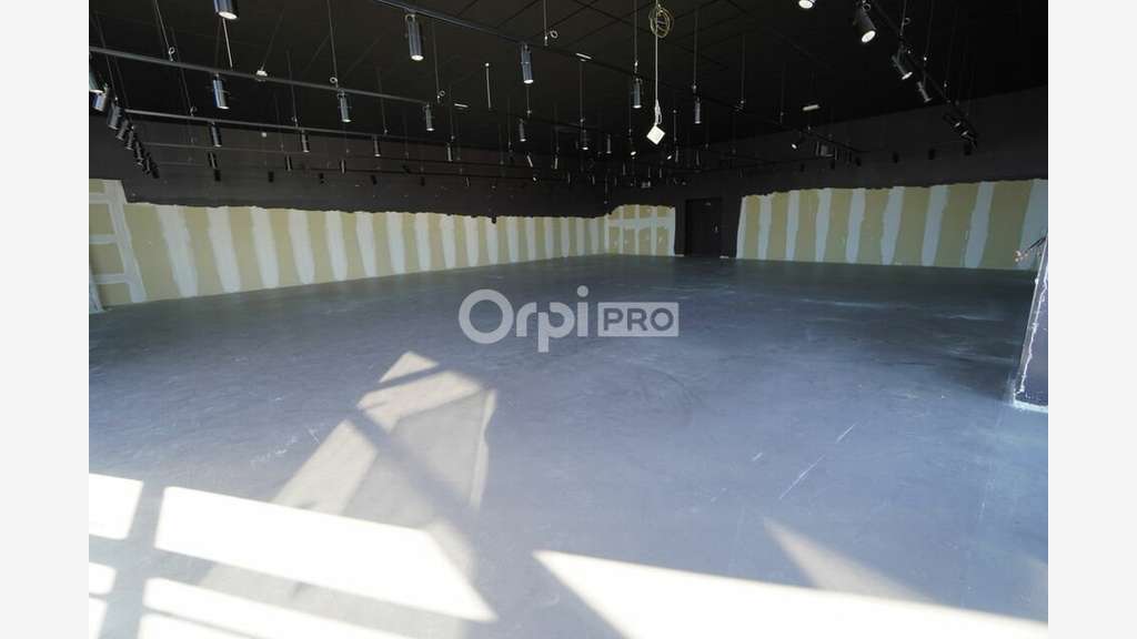 A louer local commercial de 300m² secteur Quetigny