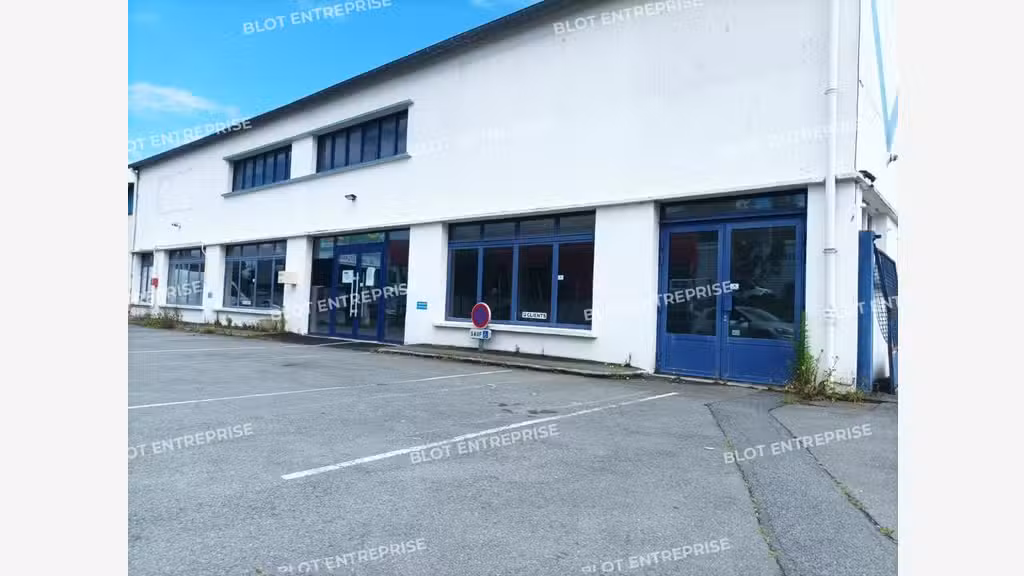 A louer locaux commerciaux 300m² en ZA à Quevert
