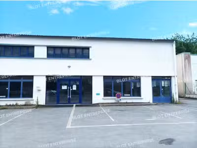 A louer locaux commerciaux 300m² en ZA à Quevert