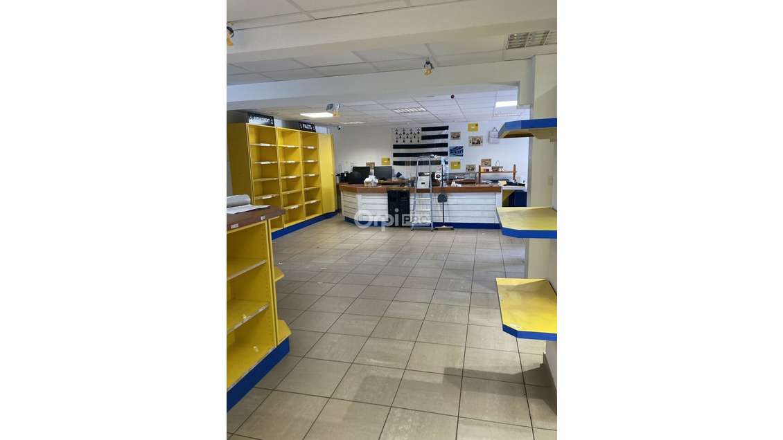 A louer local 160m² + terrasse empl N°1 à Quiberon