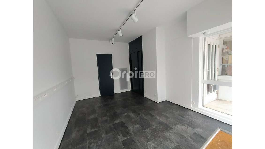 À LOUER - LOCAL COMMERCIAL - 56170 QUIBERON