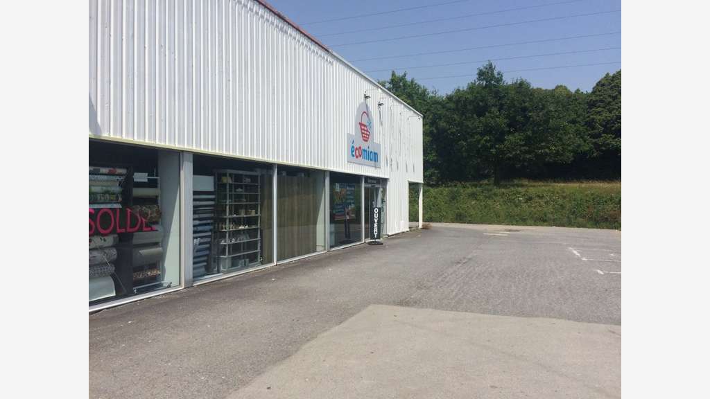 A louer cellule 287m² ZAC de Gourvily proche RN165