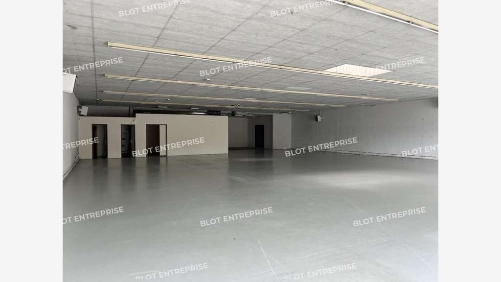 A louer local commercial de 586m² Quimper Gourvily