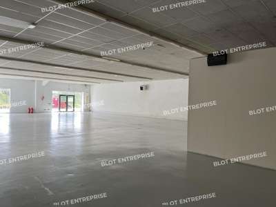 A louer local commercial de 586m² Quimper Gourvily