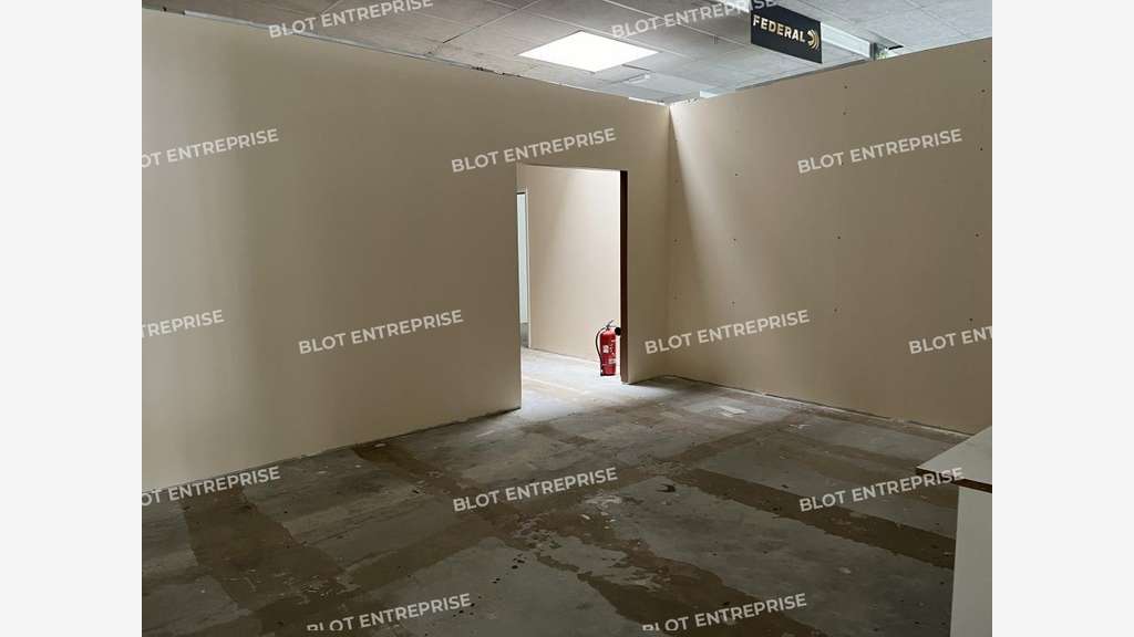 A louer local commercial de 586m² Quimper Gourvily