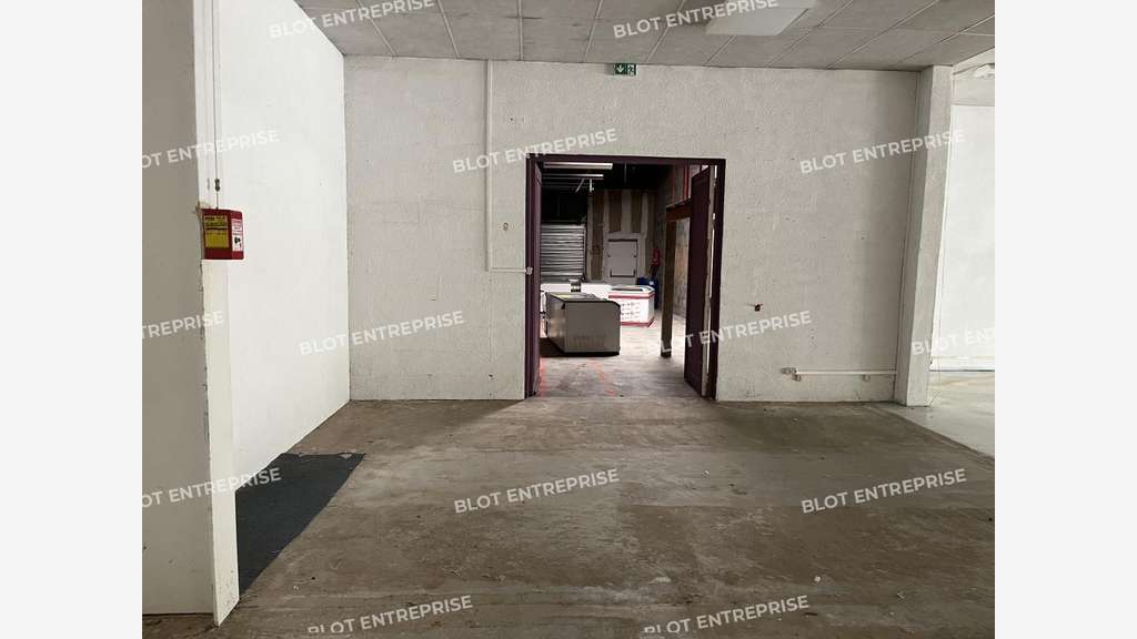 A louer local commercial de 586m² Quimper Gourvily