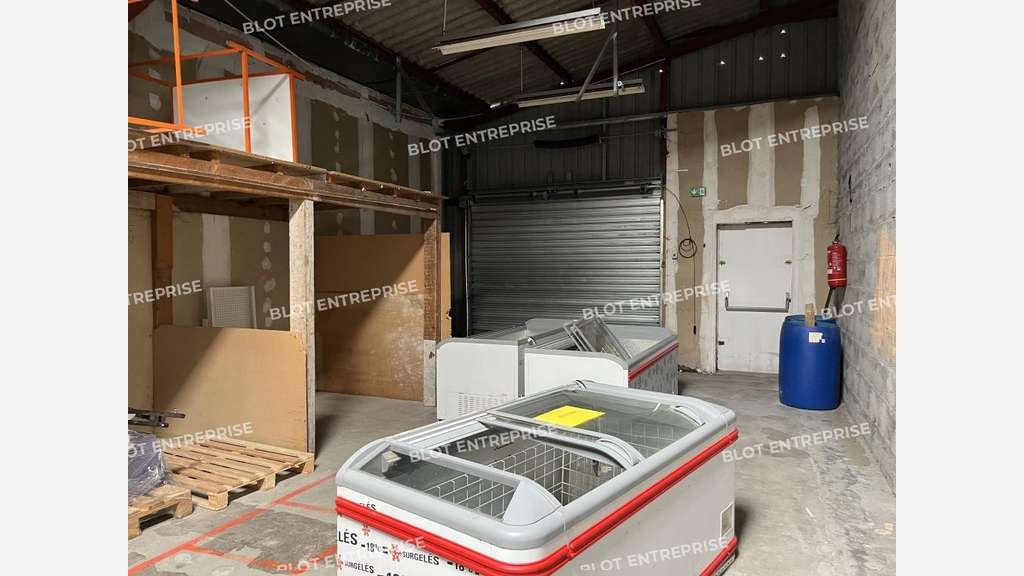 A louer local commercial de 586m² Quimper Gourvily