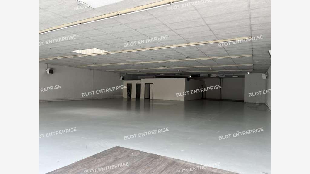A louer local commercial de 586m² Quimper Gourvily