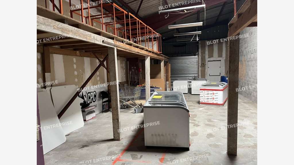 A louer local commercial de 586m² Quimper Gourvily