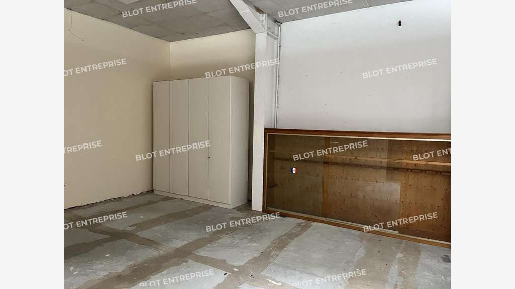A louer local commercial de 586m² Quimper Gourvily