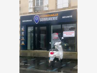 A louer local commercial 130m² face gare Quimper