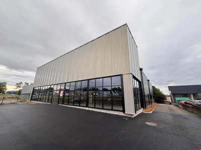 Loue local commercial 800m² Quimper (grand Guelen)