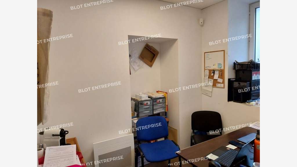 A louer locaux commerciaux de 120m² à Quimper