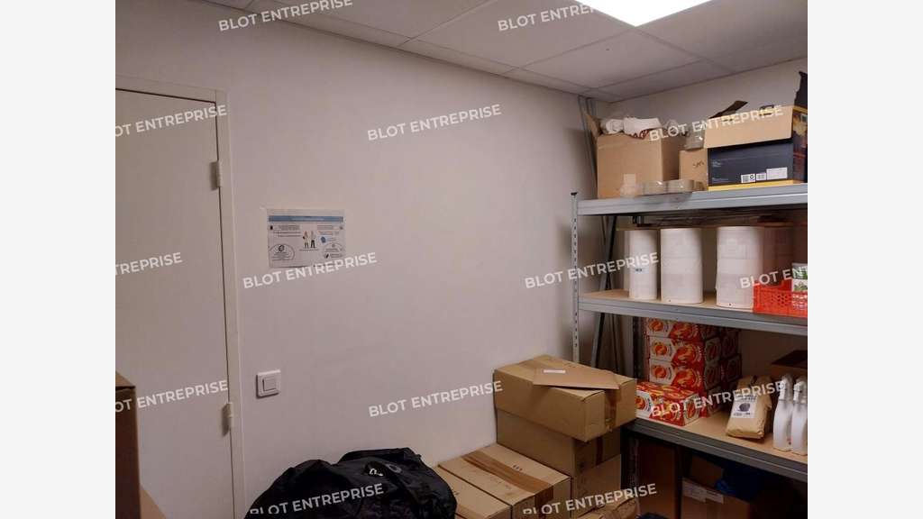 A louer locaux commerciaux de 120m² à Quimper