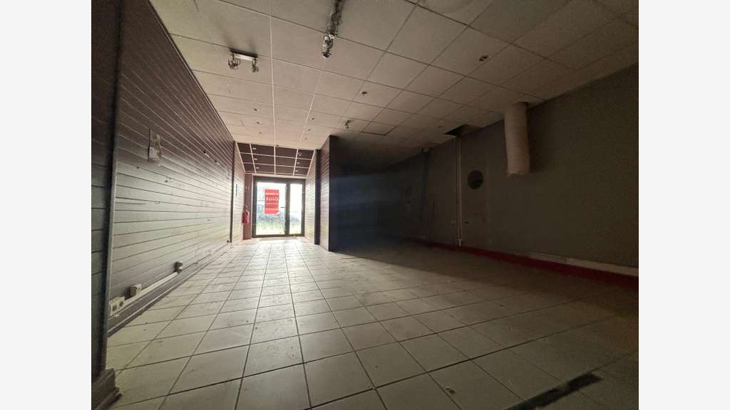 A louer local commercial 145m² à Quimper Gare