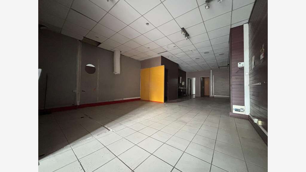 A louer local commercial 145m² à Quimper Gare