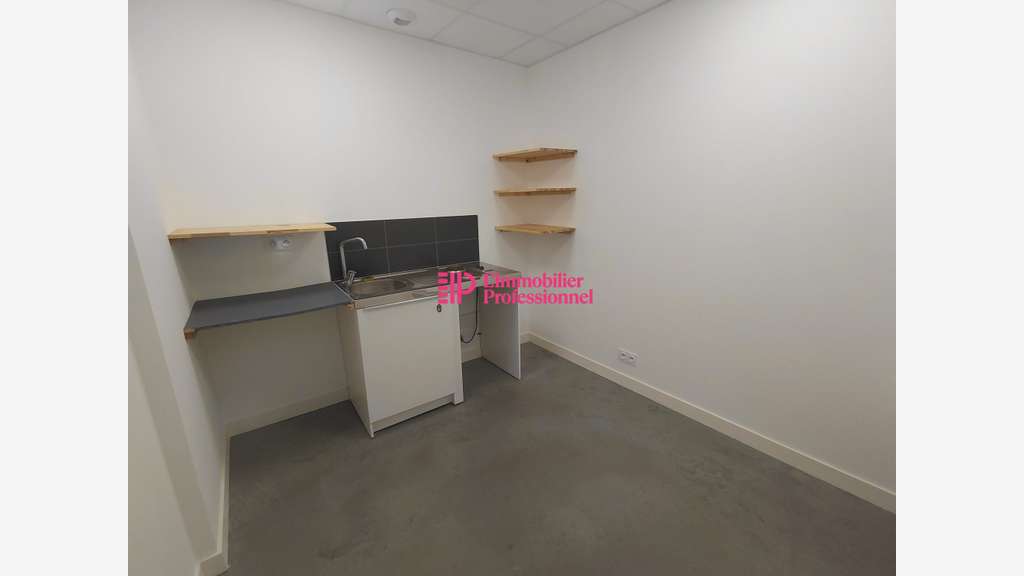 A louer local commercial de 412m² à Quimper Sud