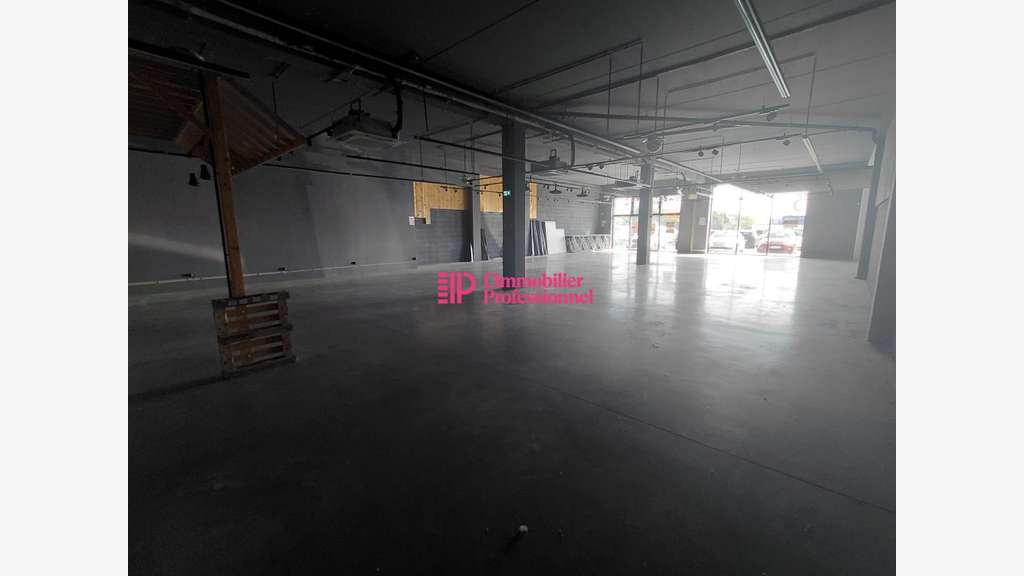 A louer local commercial de 412m² à Quimper Sud