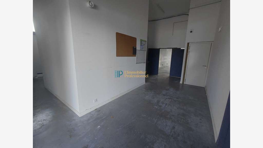 A louer local commercial de 412m² à Quimper Sud