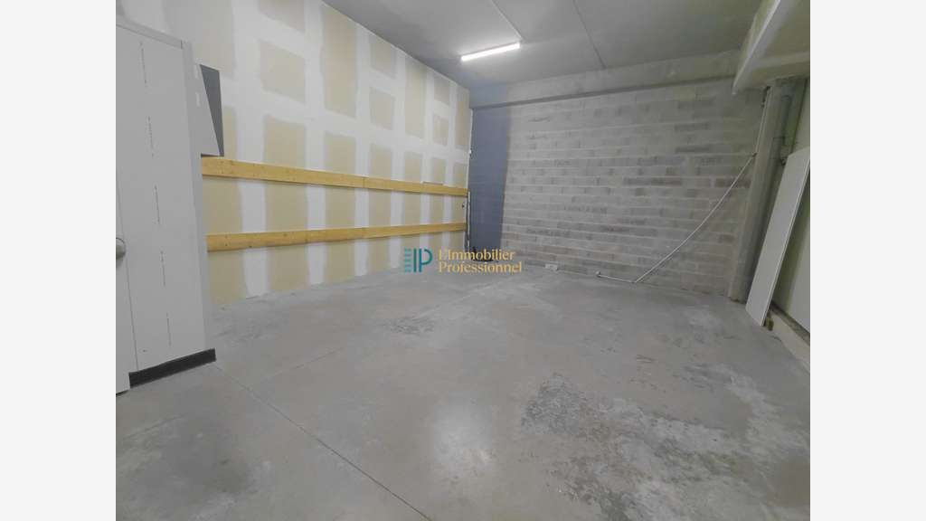 A louer local commercial de 412m² à Quimper Sud
