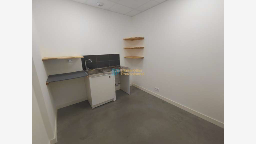 A louer local commercial de 412m² à Quimper Sud