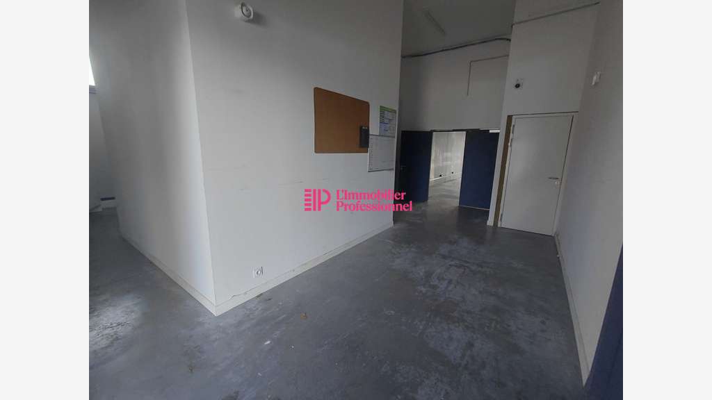 A louer local commercial de 412m² à Quimper Sud