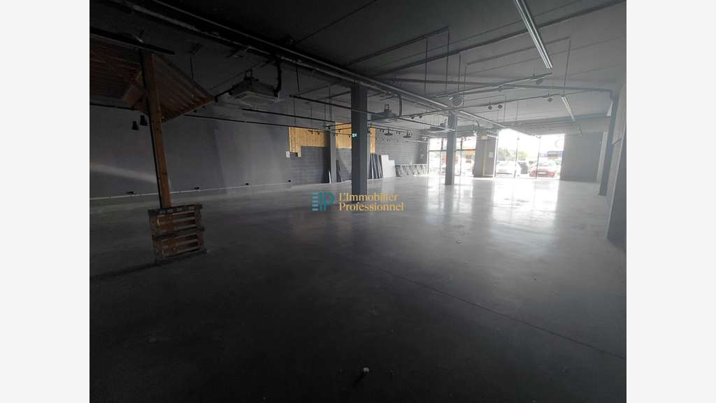 A louer local commercial de 412m² à Quimper Sud