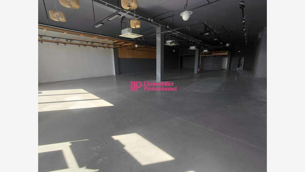 A louer local commercial de 412m² à Quimper Sud