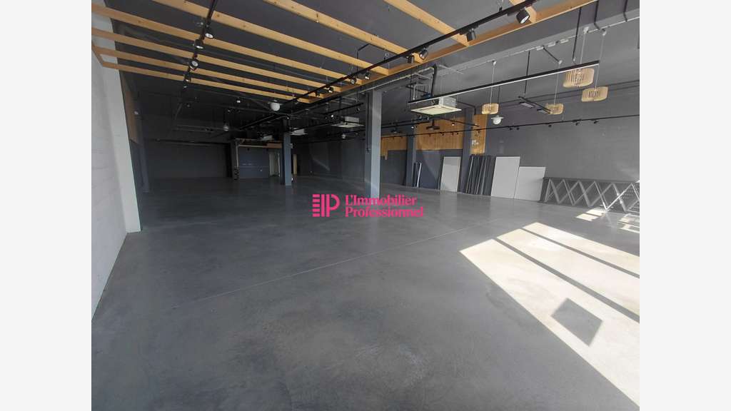 A louer local commercial de 412m² à Quimper Sud