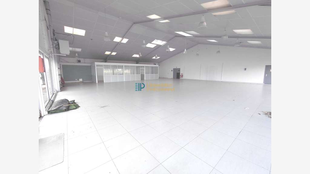 A louer local commercial 354m² ZA Quimper