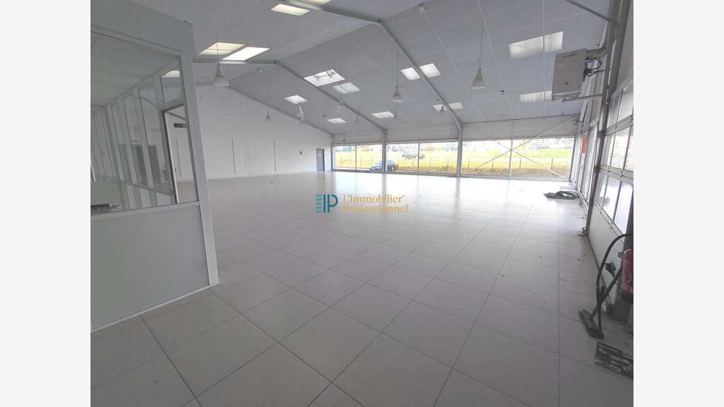 A louer local commercial 354m² ZA Quimper