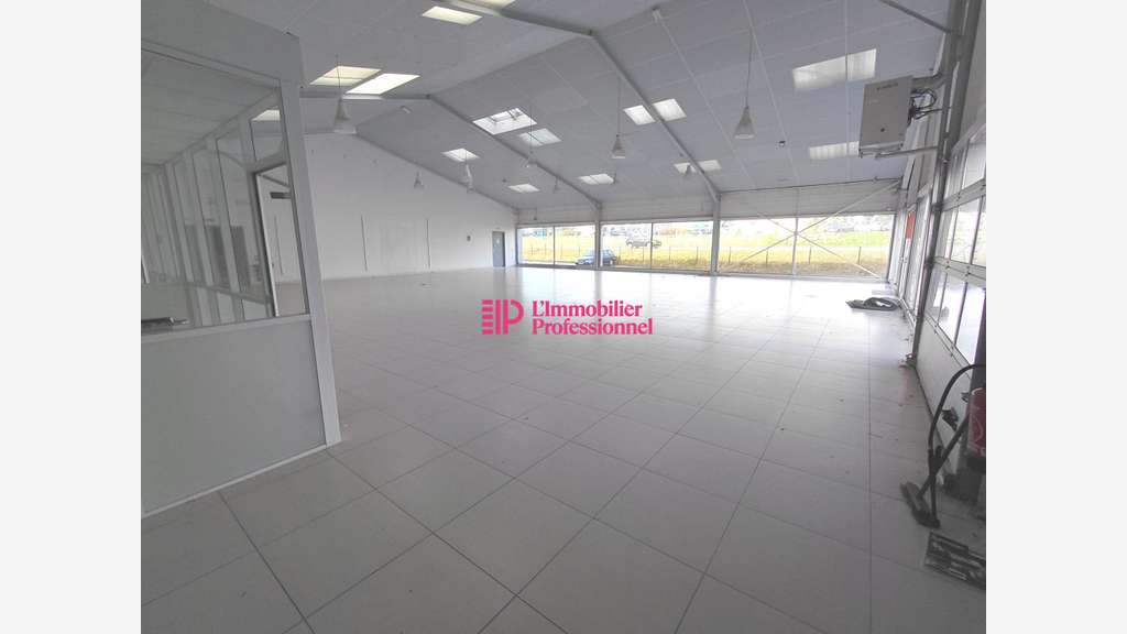 A louer local commercial 354m² ZA Quimper